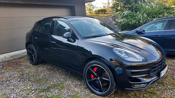 Porsche Macan Turbo 2 of 5