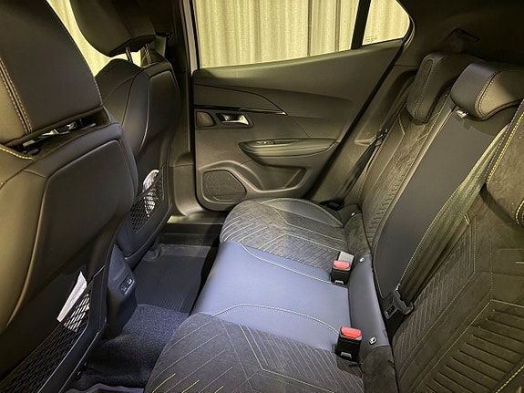 Peugeot 2008 4 of 5