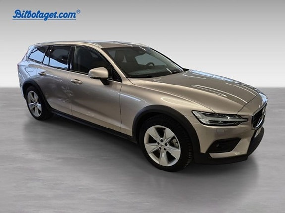 Volvo V60 Cross Country 7 of 12