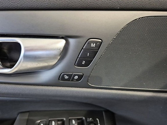 Volvo V60 Cross Country 10 of 12