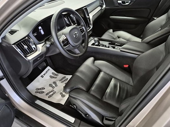 Volvo V60 Cross Country 9 of 12
