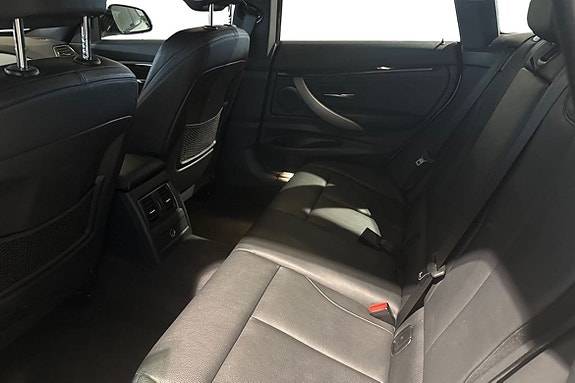 BMW 320i 14 of 27