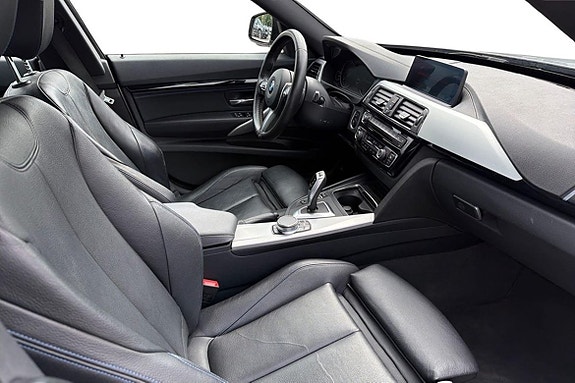 BMW 320i 18 of 27