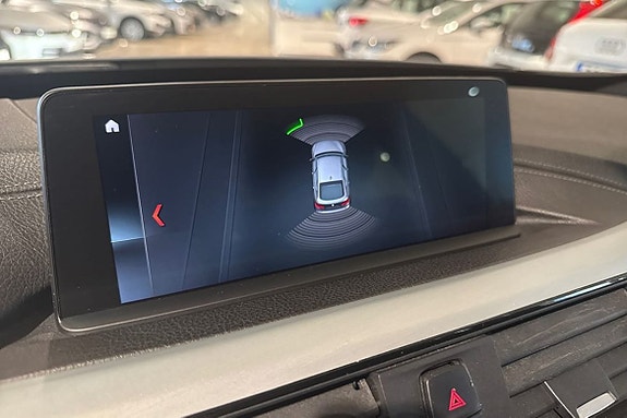 BMW 320i 17 of 27