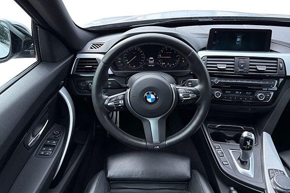 BMW 320i 8 of 27
