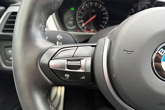 BMW 320i 10 of 27