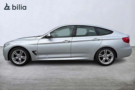 BMW 320i 3 of 5