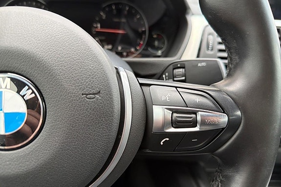BMW 320i 11 of 27