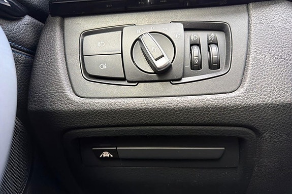 BMW 320i 26 of 27