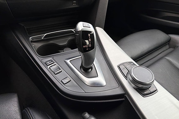 BMW 320i 20 of 27