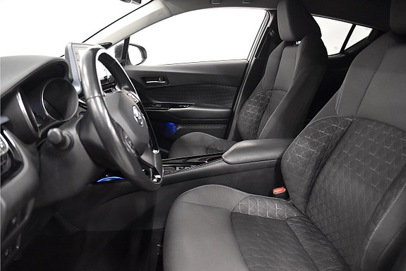 Toyota C-HR 14 of 18