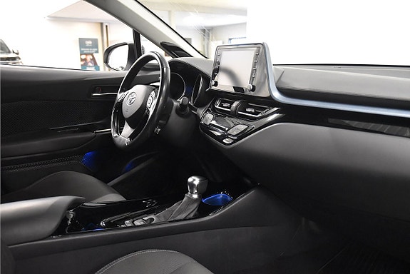 Toyota C-HR 8 of 18