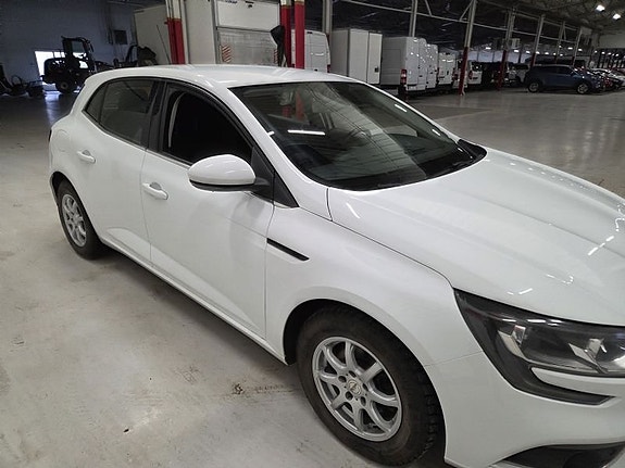 Renault Megane IV 3 of 5