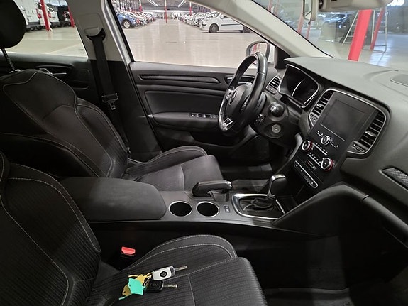 Renault Megane IV 4 of 5