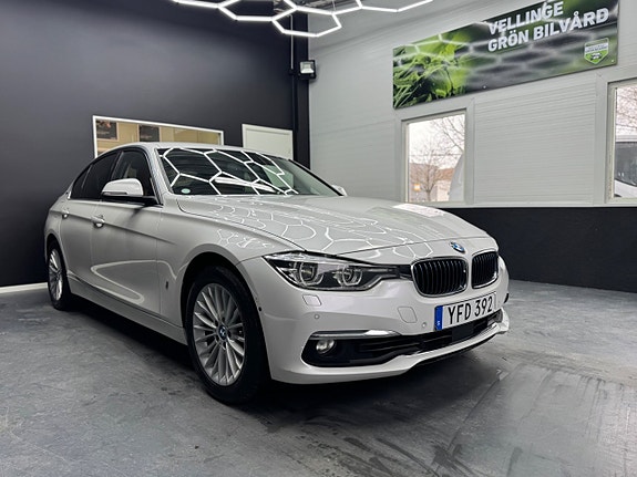BMW 330e 2 of 5