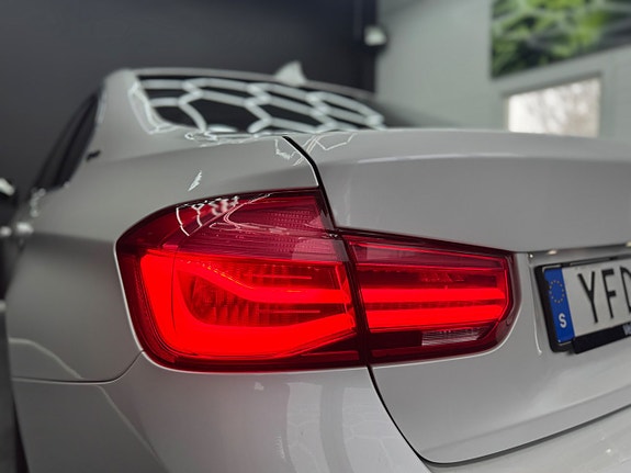 BMW 330e 8 of 30