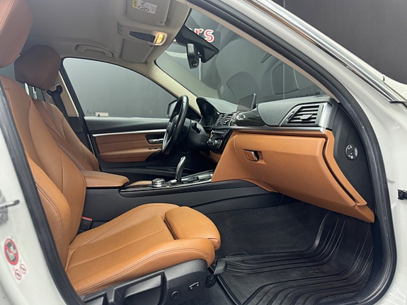 BMW 330e 17 of 30