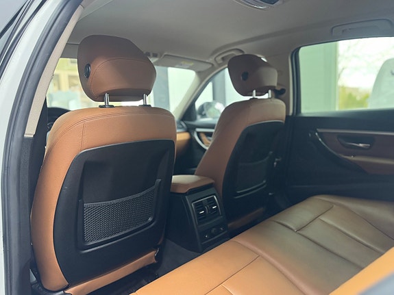 BMW 330e 16 of 30
