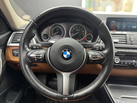 BMW 330e 12 of 30