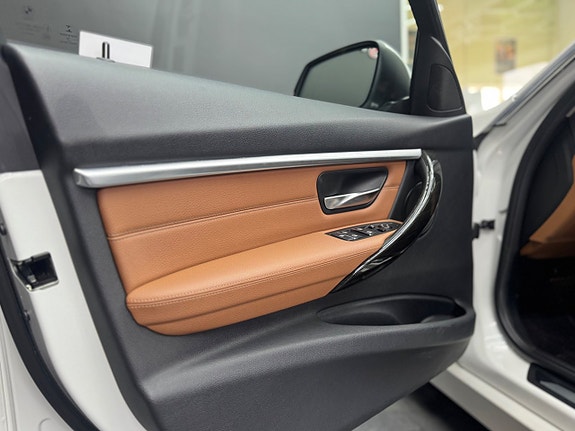 BMW 330e 19 of 30
