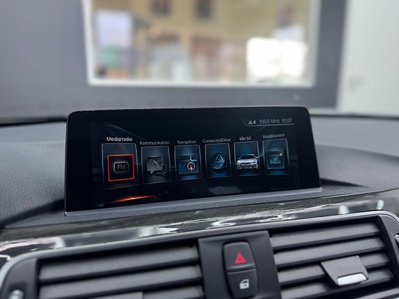 BMW 330e 26 of 30