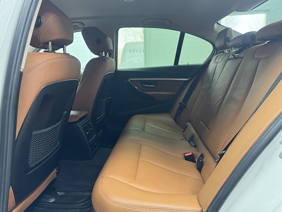 BMW 330e 14 of 30