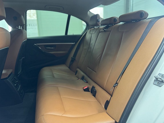 BMW 330e 15 of 30