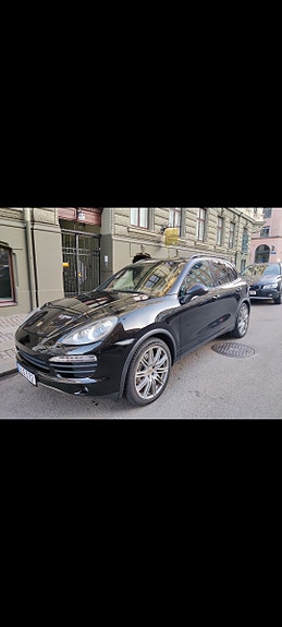 Porsche Cayenne S 3 of 5
