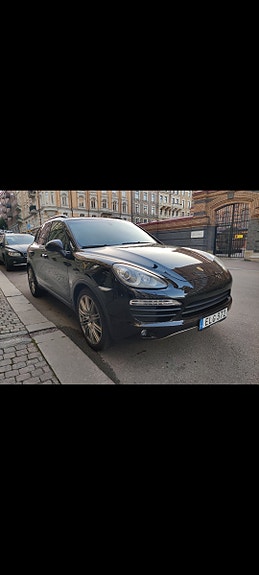 Porsche Cayenne S 2 of 5