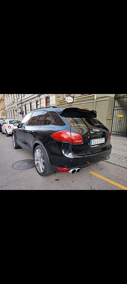 Porsche Cayenne S 4 of 5