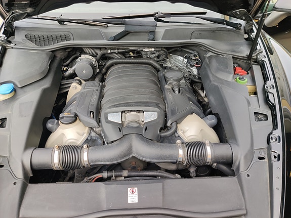 Porsche Cayenne S 11 of 14