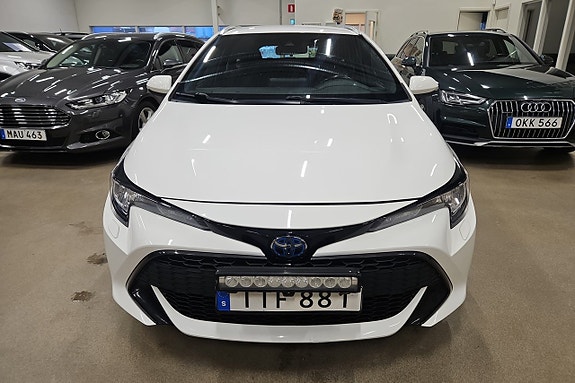 Toyota Corolla 2 of 16