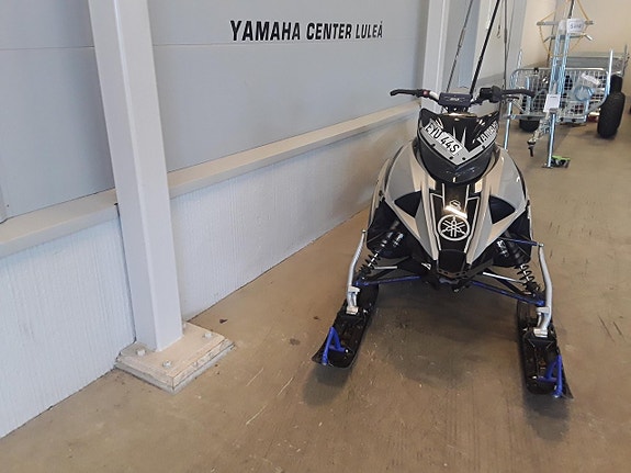 Yamaha MOUNTAIN MAX 800 ES 2 of 2