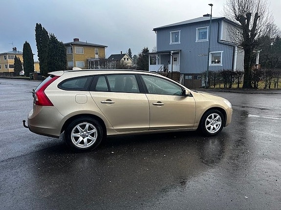 Volvo V60 3 of 5