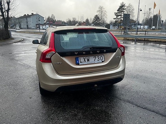 Volvo V60 4 of 5