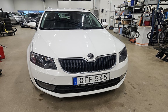 Skoda Octavia 2 of 5