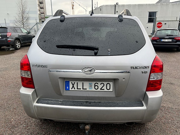 Hyundai Tucson 12 of 16