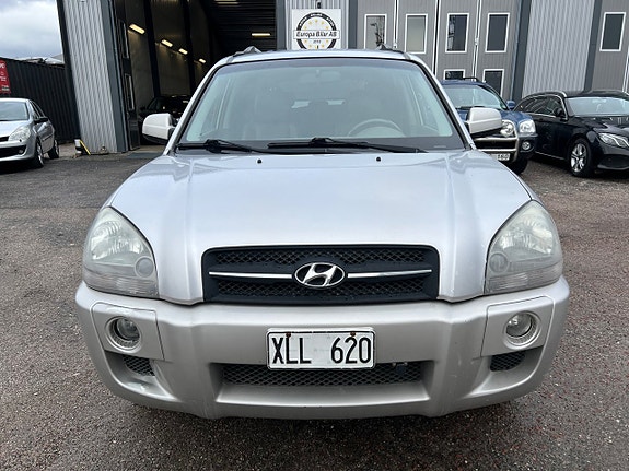Hyundai Tucson 2 of 5