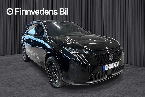Peugeot e-5008 3 of 5