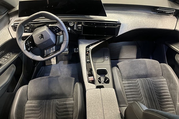 Peugeot e-5008 11 of 18