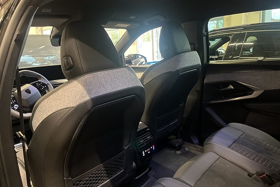 Peugeot e-5008 8 of 18