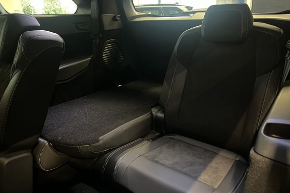 Peugeot e-5008 10 of 18