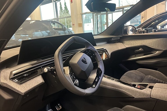 Peugeot e-5008 7 of 18