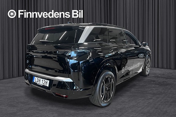 Peugeot e-5008 4 of 5