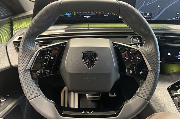 Peugeot e-5008 12 of 18
