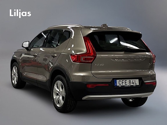 Volvo XC40 4 of 5