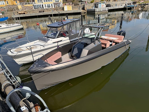 Delta T26  Grå Gelcoat – Evinrude G2 300   -2020