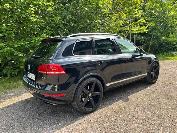 Volkswagen Touareg 2 of 6