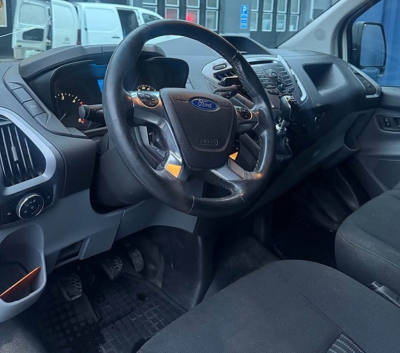 Ford Transit Custom 2 of 8