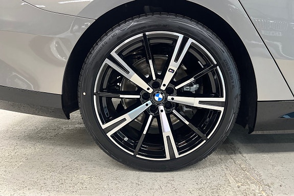 BMW 530e 14 of 18
